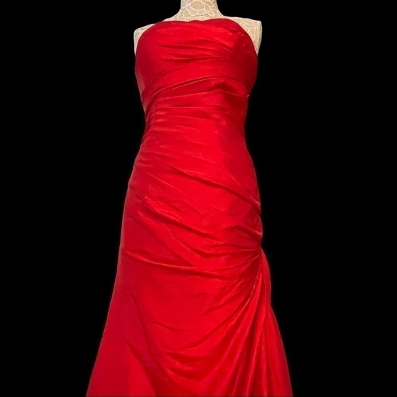 ELEGANT SZ 4 custom made Red strapless evening gown - Picture 5 of 15
